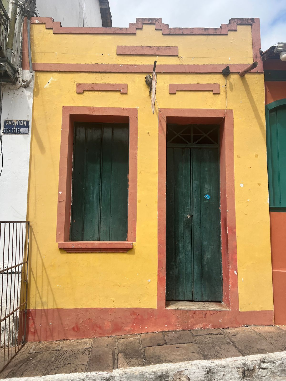 Fachada colonial amarela — Avenida 7 de Setembro, Lençóis